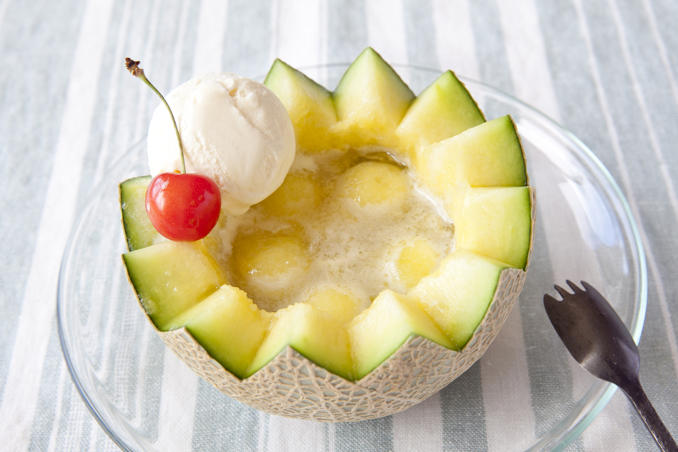 【三ツ矢サイダーレシピ】丸ごとメロンの贅沢メロンソーダ