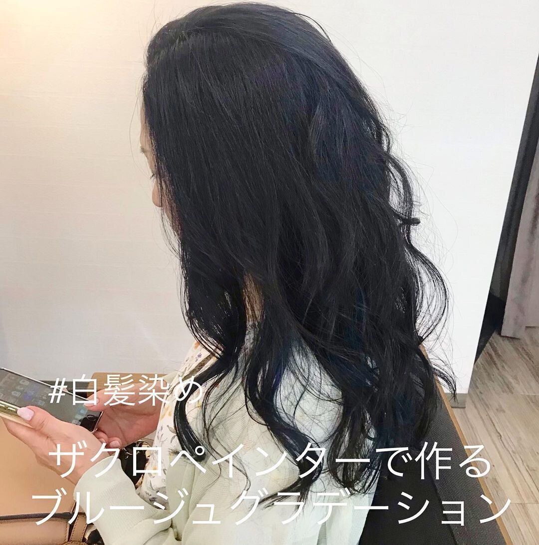 40代に似合うロングヘアスタイル  セレブのような上品さのブルージュカラー