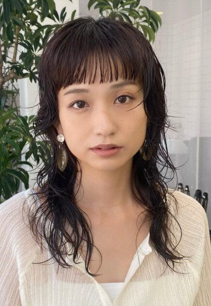 ウエットな質感で決まる！大人のウルフパーマ