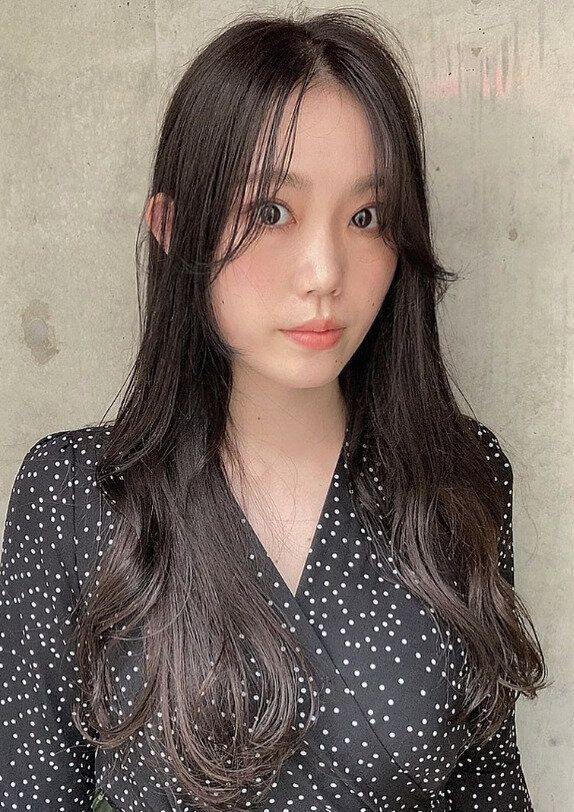 アッシュグレーカラーがトレンド！ナチュラルロング