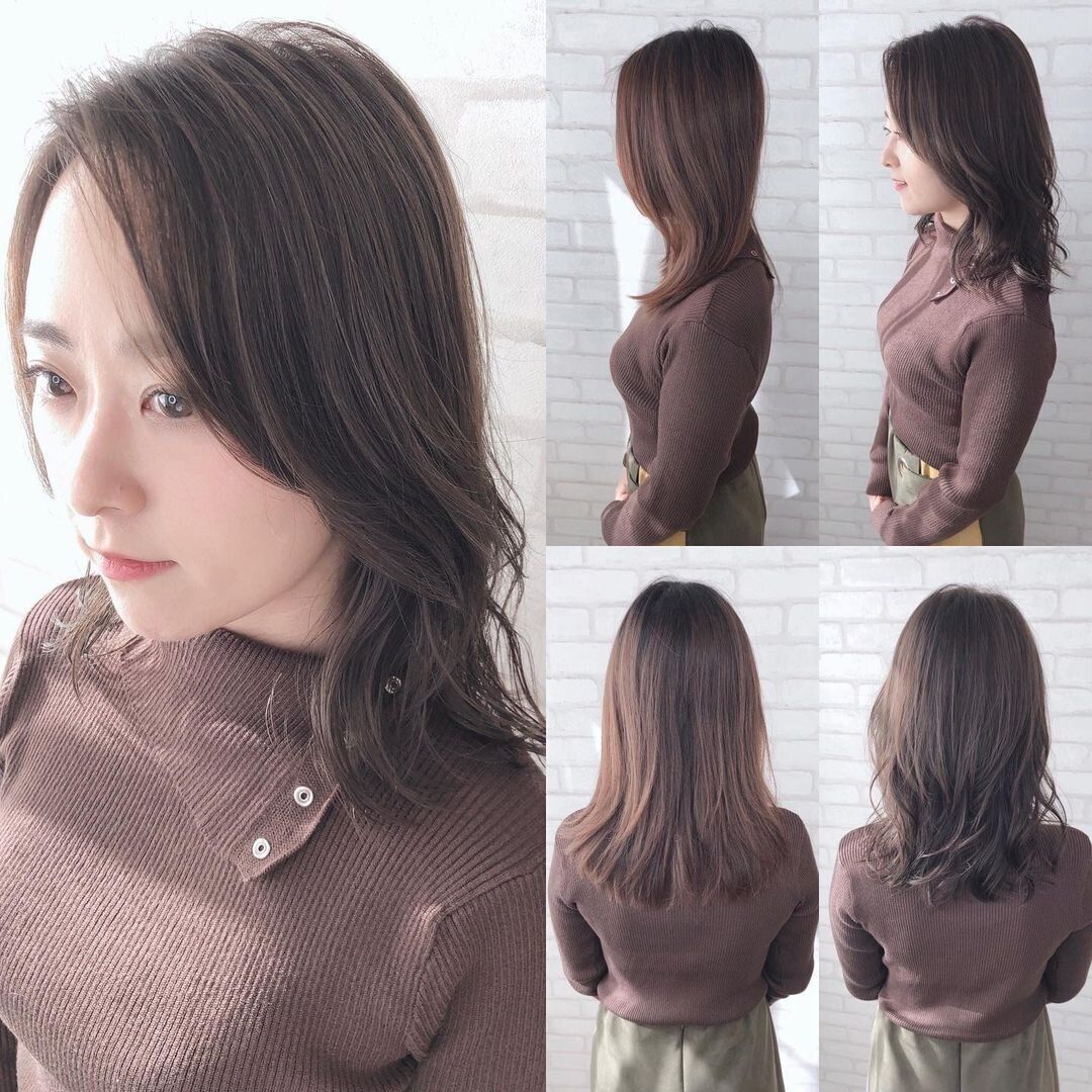 40代に似合うロングヘアスタイル 毛先をゆるく巻いてまとまり感のある上品なスタイルに