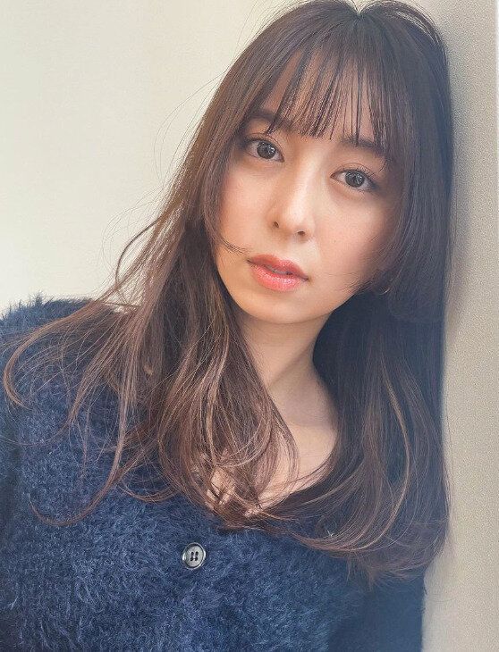 ランダムなハイライトでおしゃれ感アップ！大人のフェミニンロング