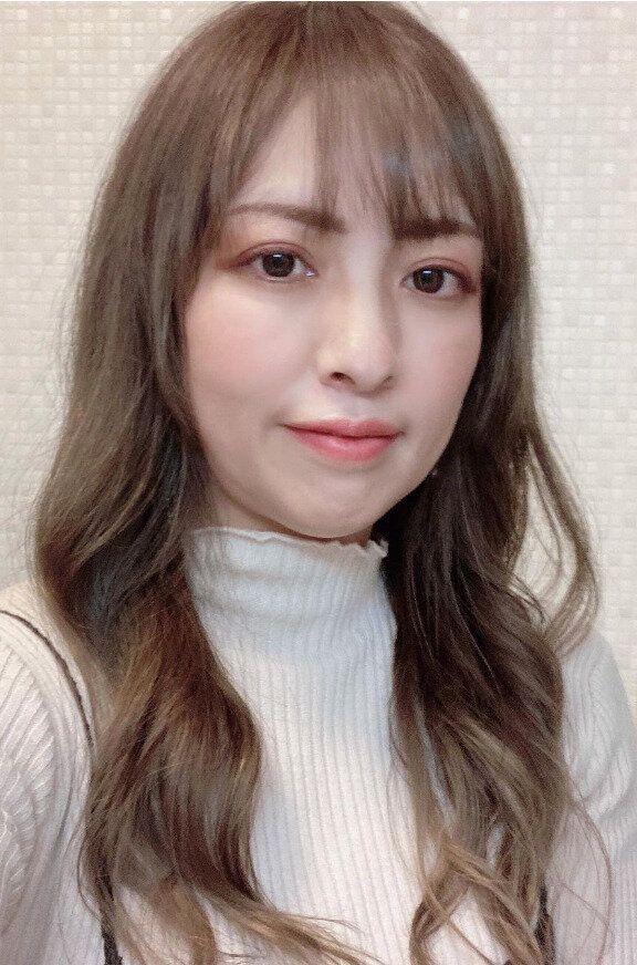 大人かわいい！ハイトーンのグレージュカラー