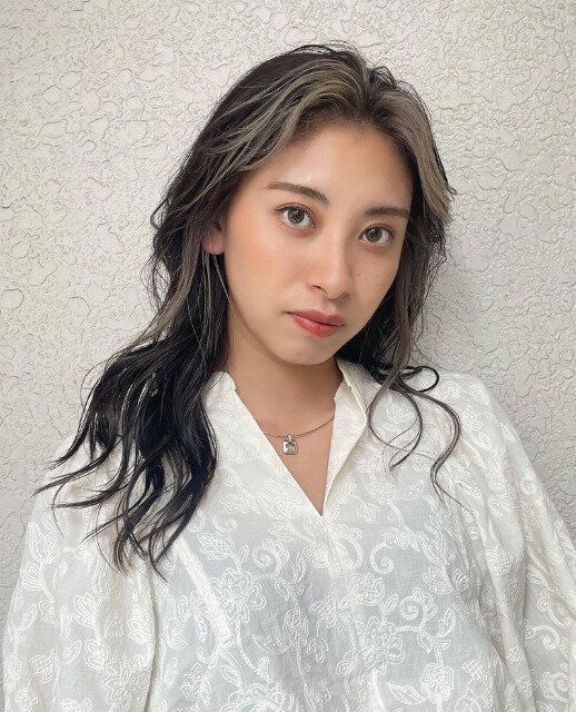 顔まわりにポイントを！クールなファイスフレーミング