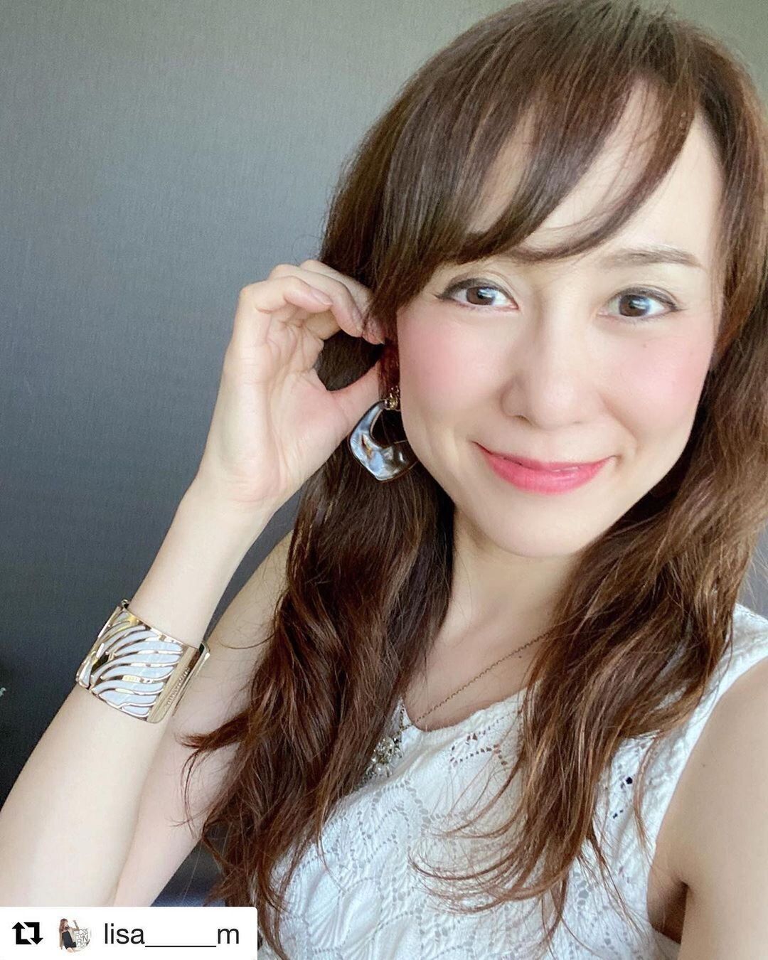 40代に似合うロングヘアスタイル ツヤ髪ならハイトーンも楽しめる