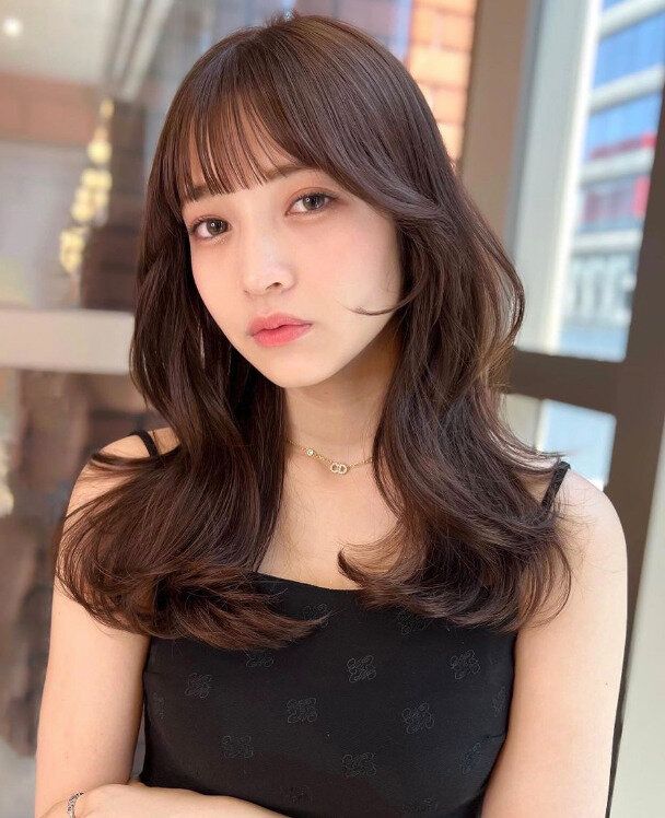 透明感あるブラウンカラーでツヤ増し！ロングレイヤー