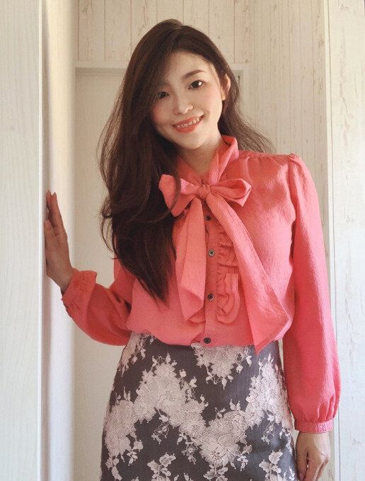 40代に似合うロングヘアスタイル 。軽めの段を入れてエアリーロングに