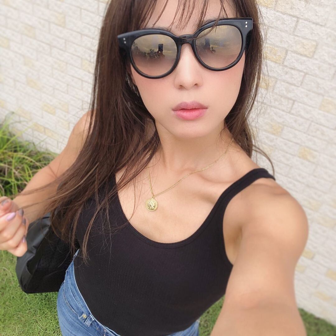 40代に似合うロングヘアスタイル シースルーな透け感ロングでこなれ感を