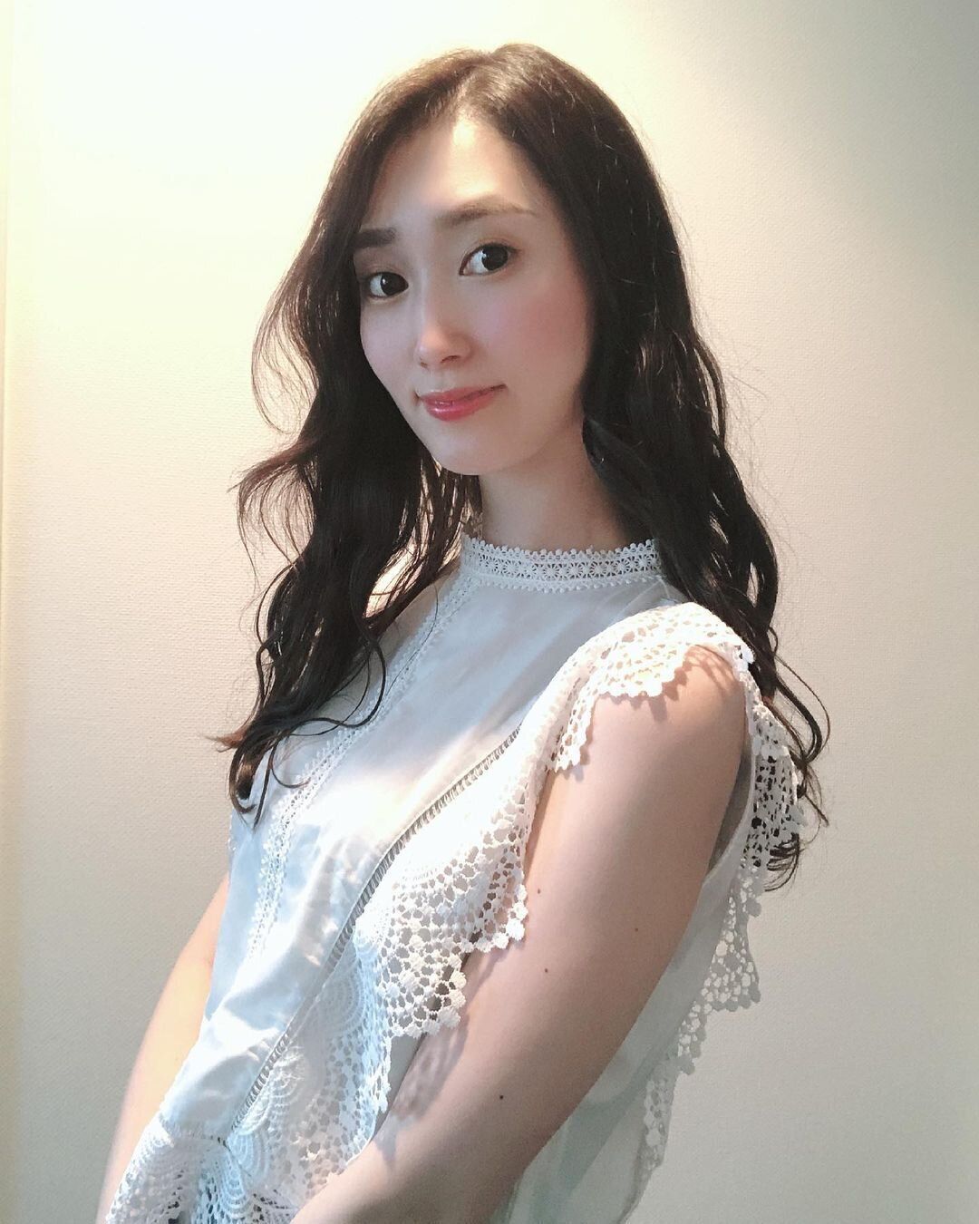 40代に似合うロングヘアスタイル コンサバで華やかなツヤロングスタイル