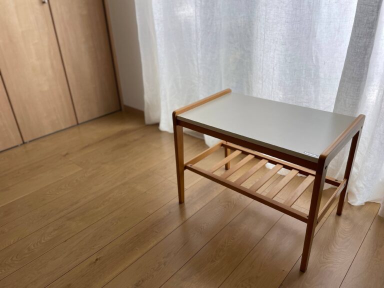 【1台3役】シンプリストがあえて「サイドテーブル」を選んだ理由3つ