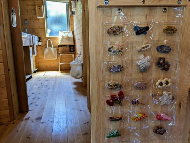 【収納の裏ワザ】収納が足りない人必見！目からウロコの「扉裏収納」