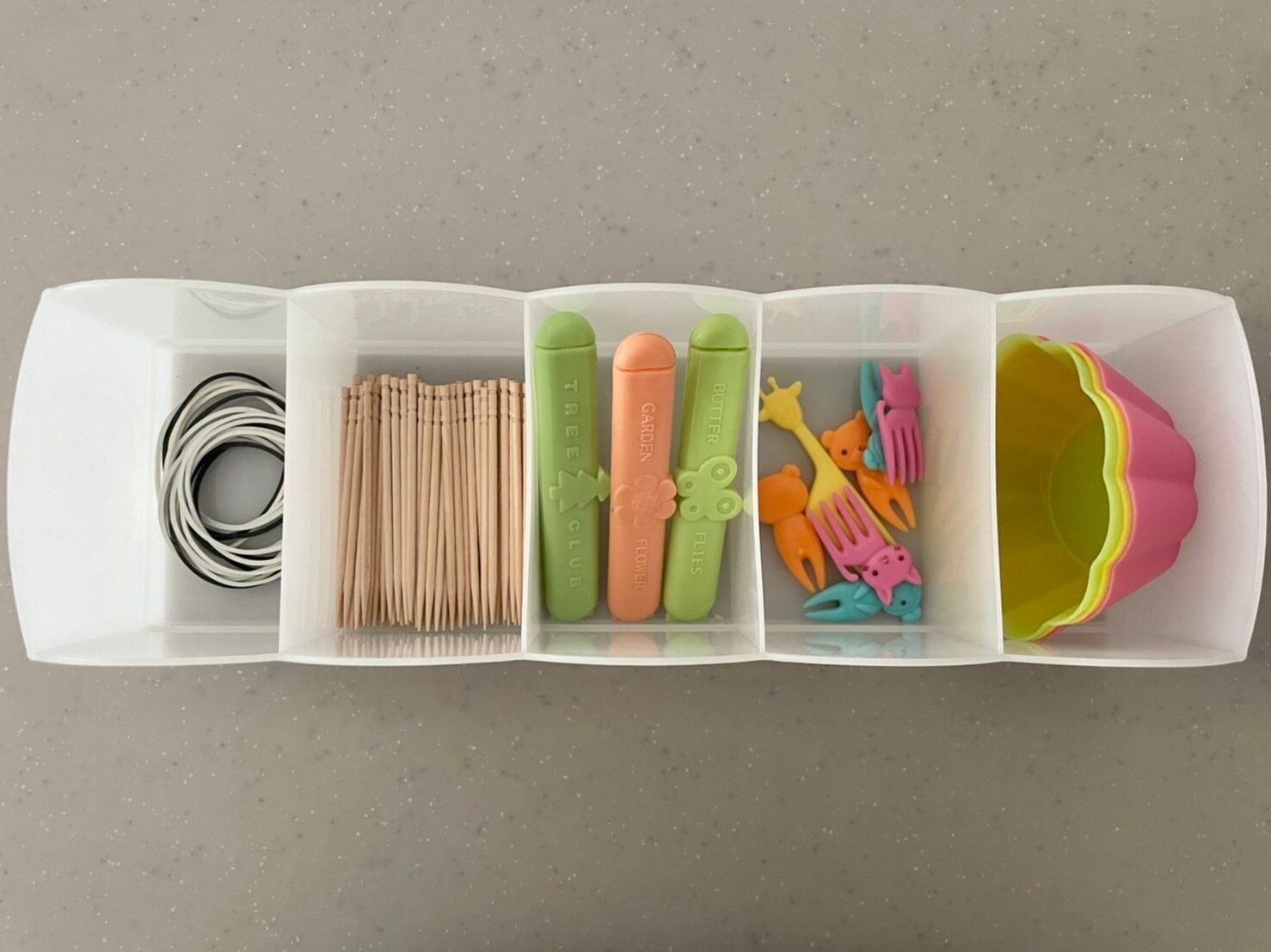 キッチンでは小分け包装の食品にピッタリ