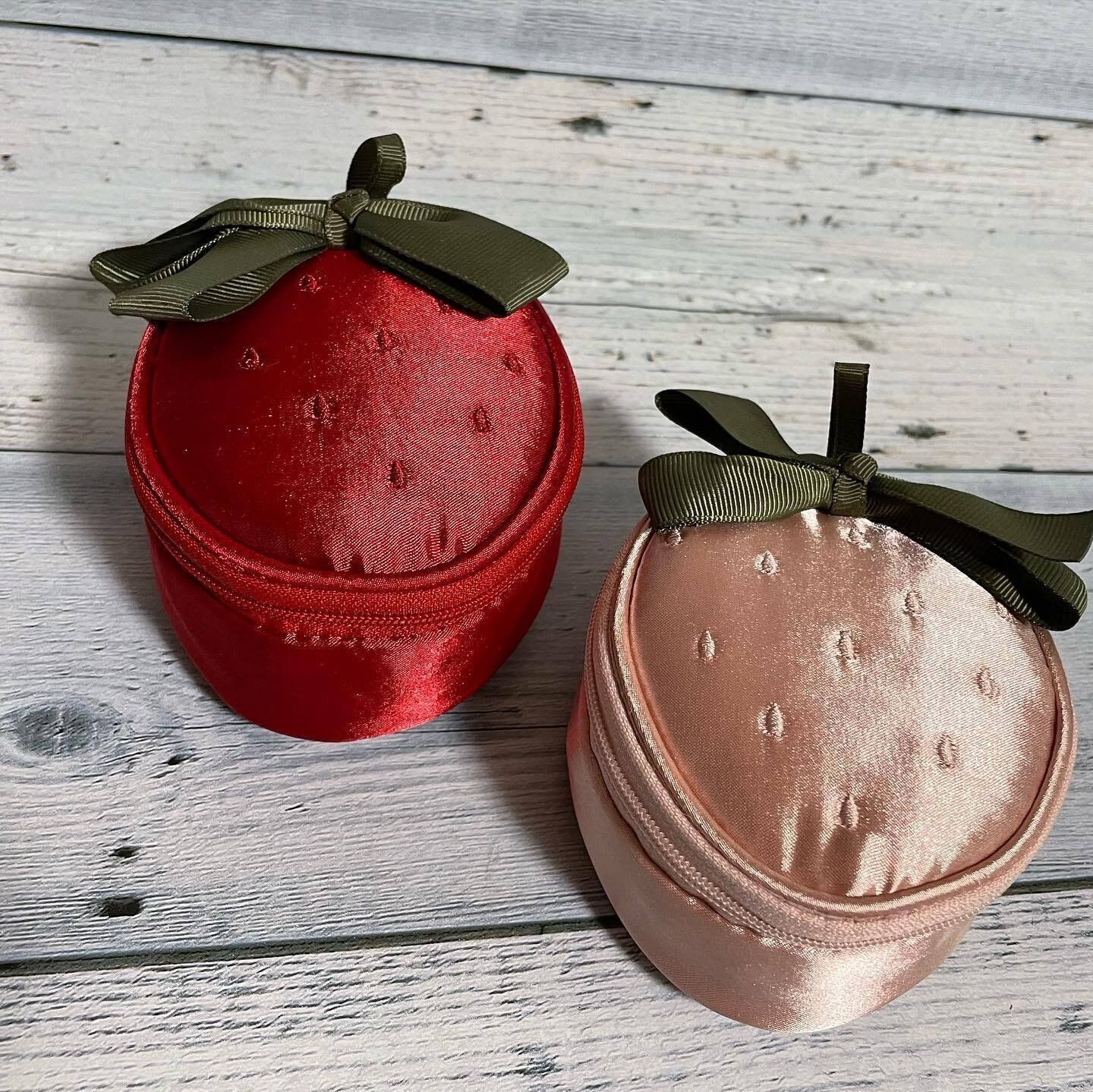 選べないほどかわいい「イチゴモチーフアクセサリーケース」