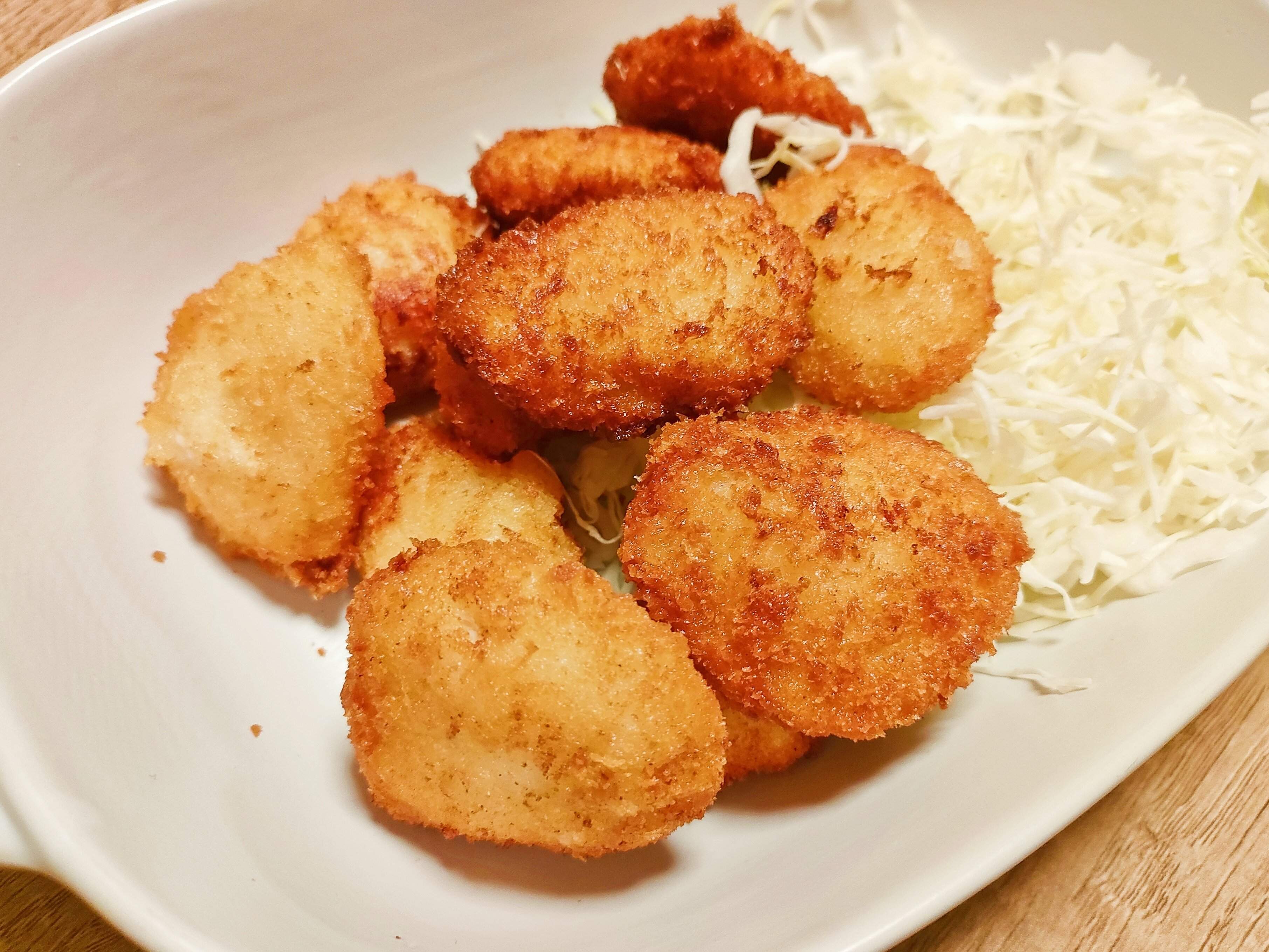 揚げた手のチキンカツ