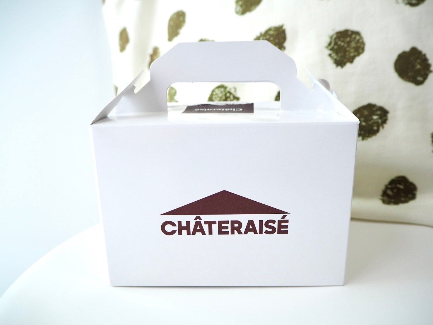 シャトレーゼ、ケーキの箱の写真