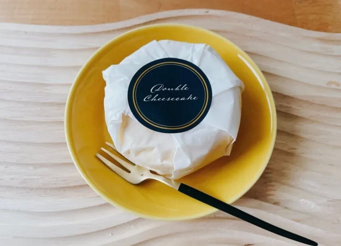 おしゃれなパッケージのダブルチーズケーキ