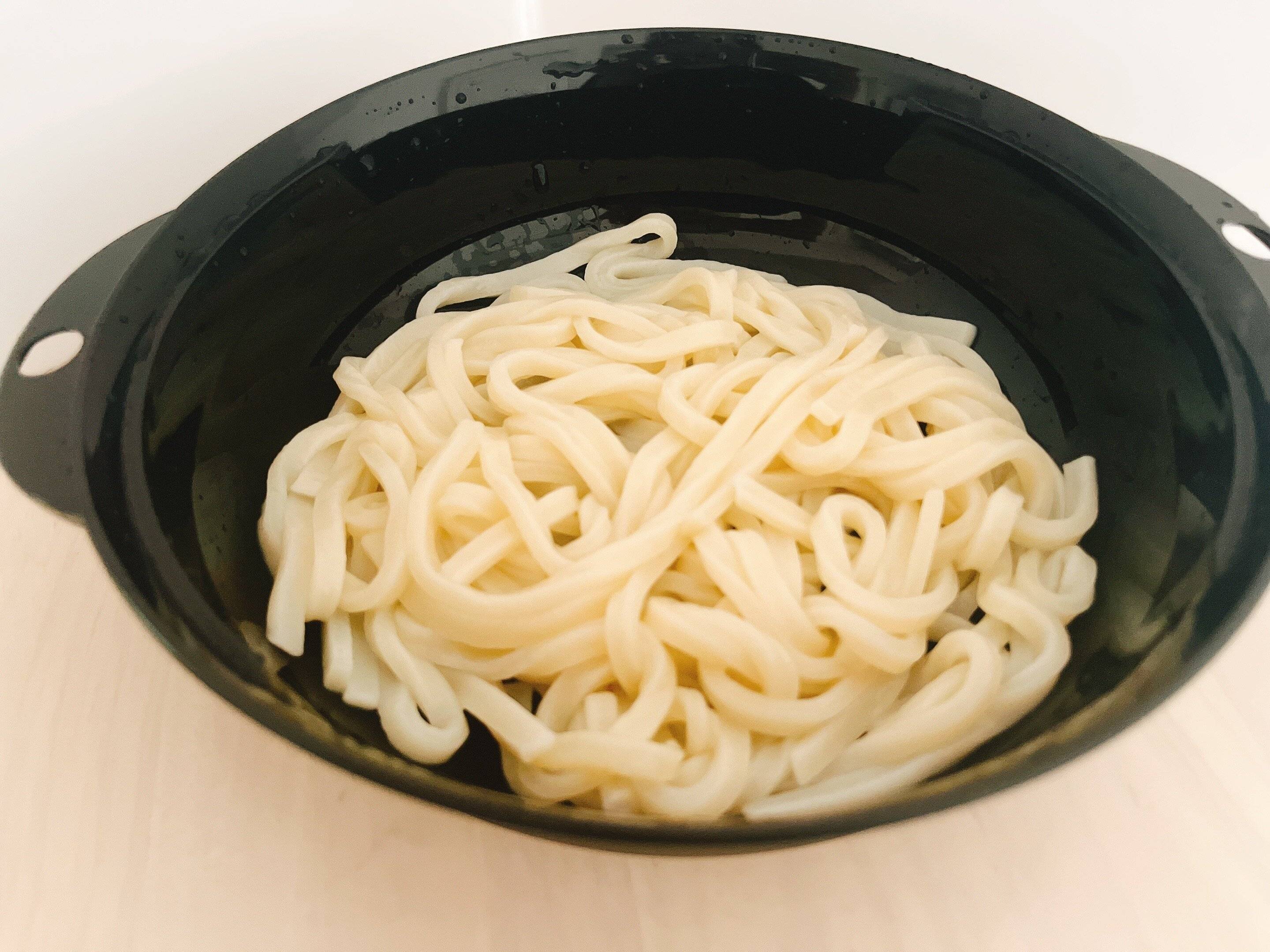 カチカチだった冷凍うどんがツヤツヤに!