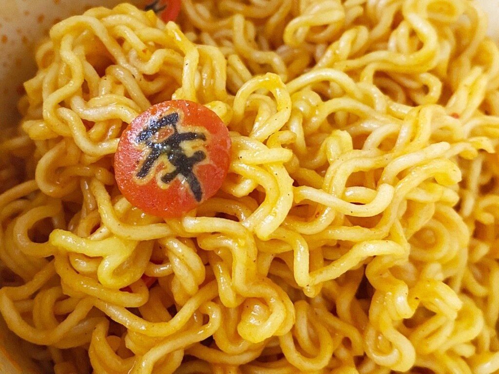 辛ラーメンチーズ焼きそばカップかまぼこ