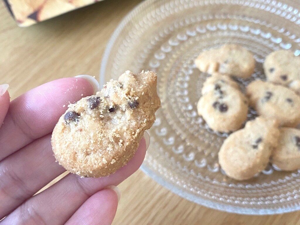 ひと口サイズで食べやすいホノルルクッキーカンパニーミニバイツチョコレートチップマカダミア