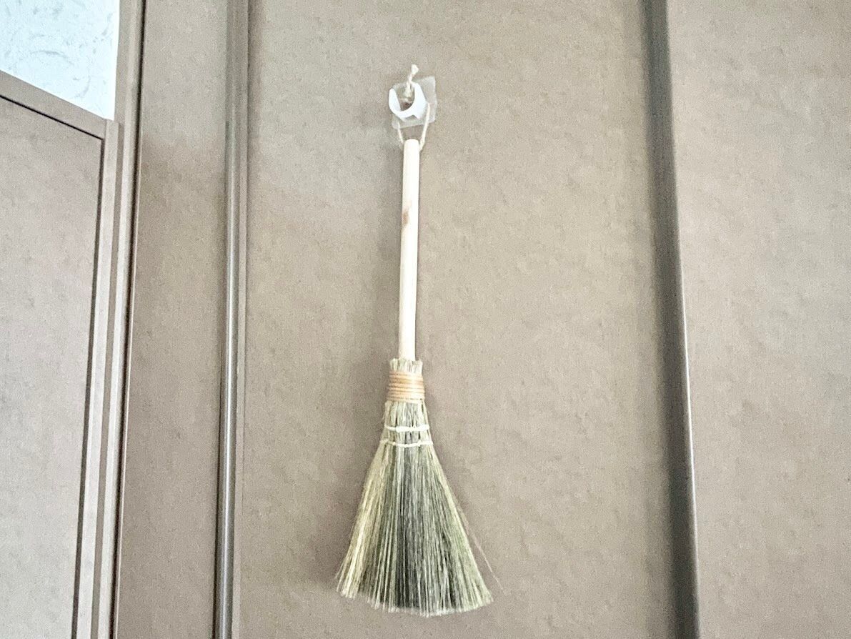 壁にかけたナチュラルホーキ