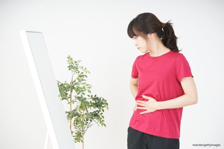 お腹ポッコリや腰まわりのお悩みをスッキリさせる「正解」コーデ3選