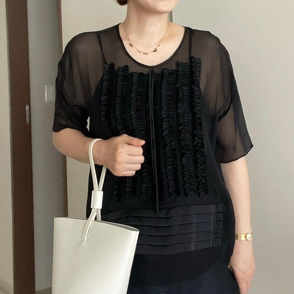 シースルーレースブラウスコーデ