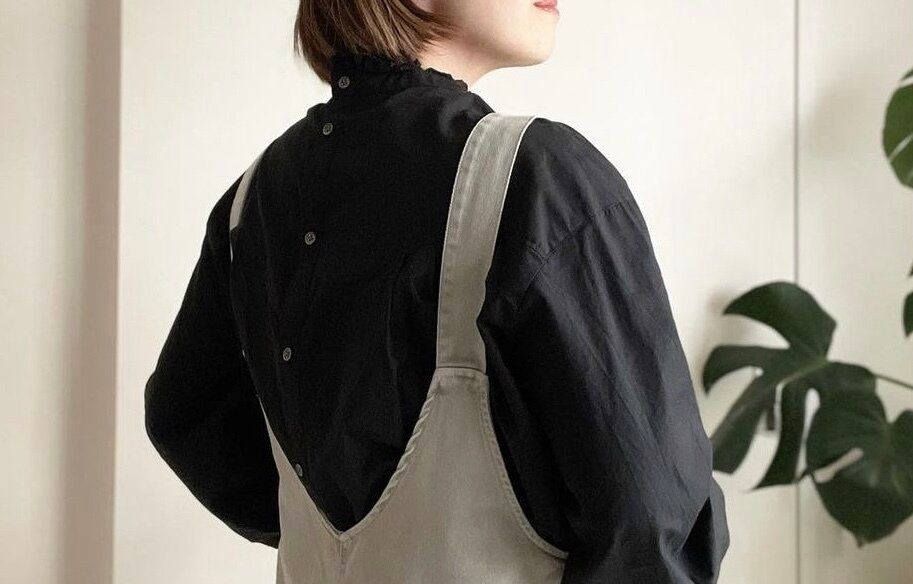 サロペットとふんわりブラウスコーデ