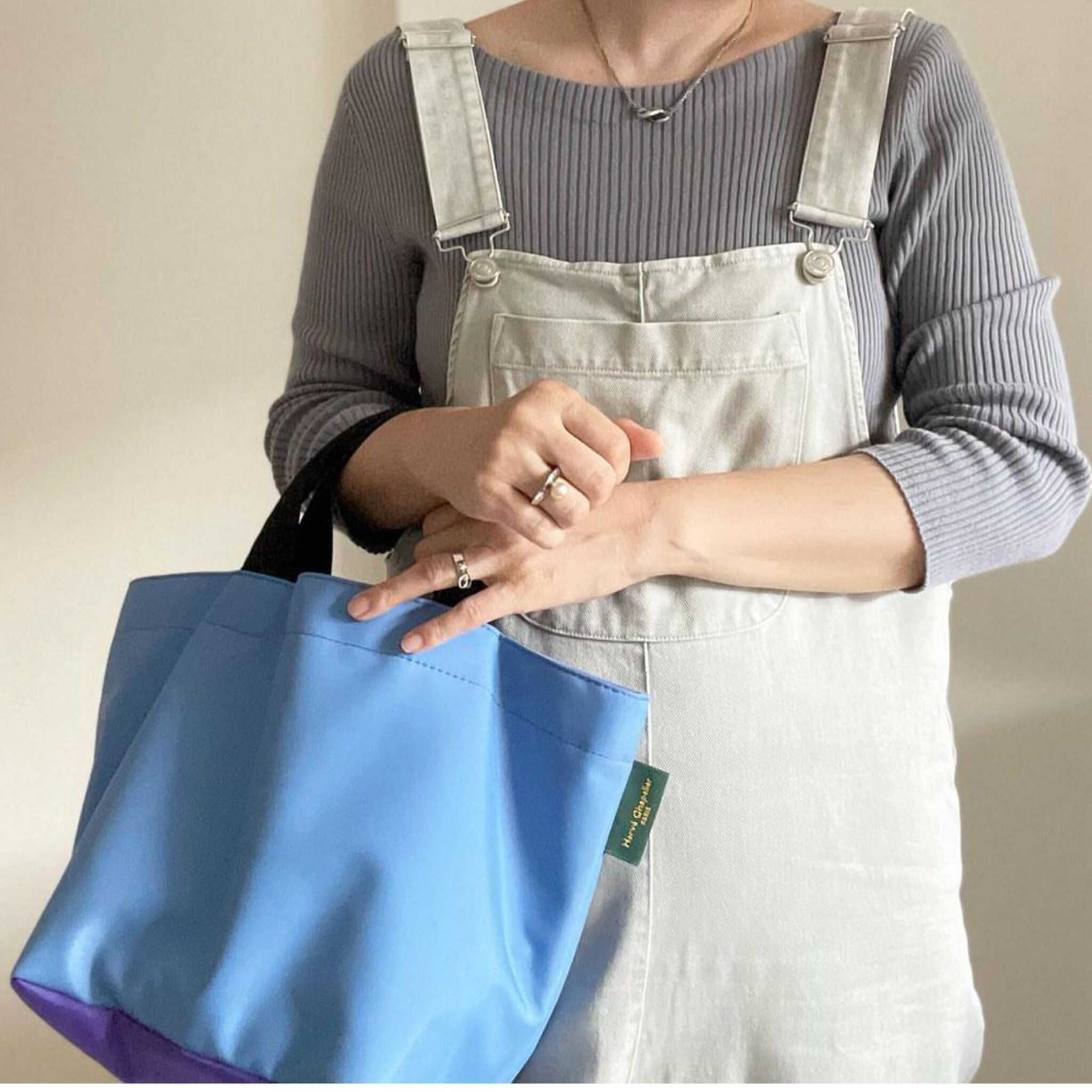 サロペットとリブニットコーデ