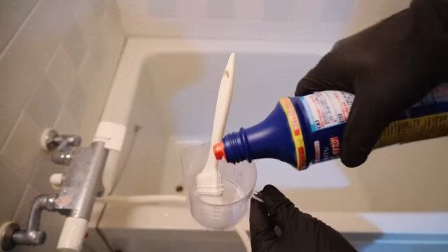 3.根深いカビにはドメストを使う