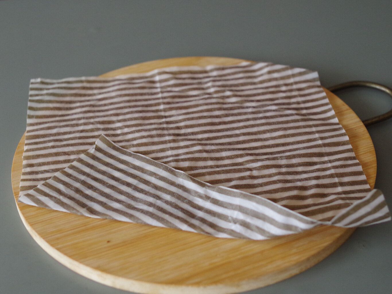 食品保存に使うみつろうラップ