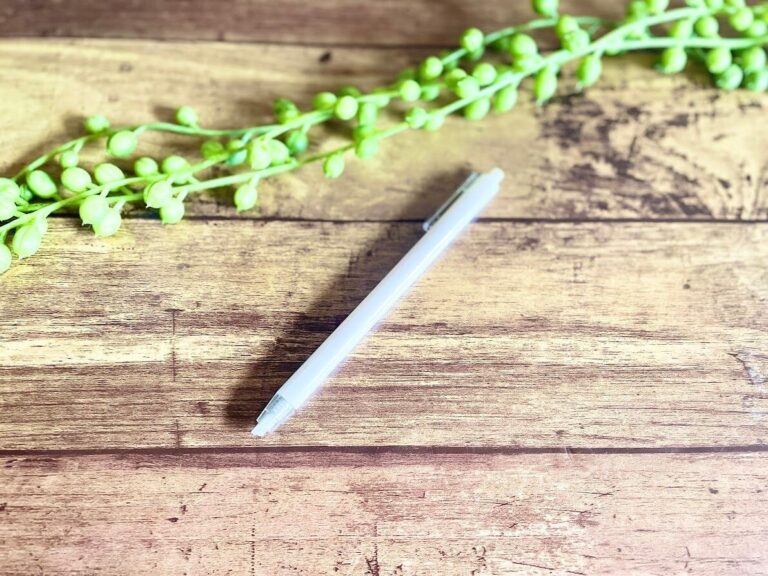 【ダイソー】ペンみたいにサッと使えるカッター！しかも安全なのがイイ