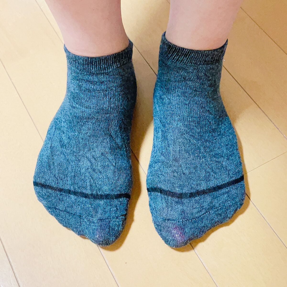 履けば目立たない