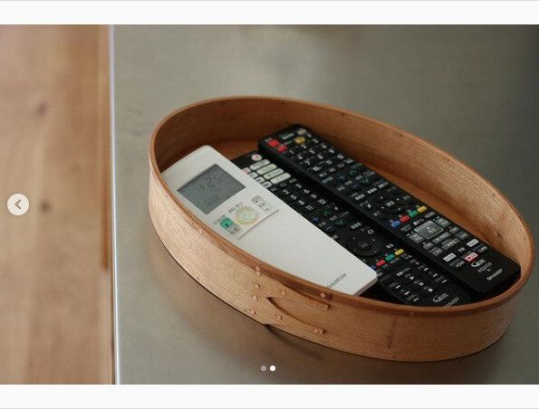 おしゃれなオーバルボックスでリモコンをすっきり隠す