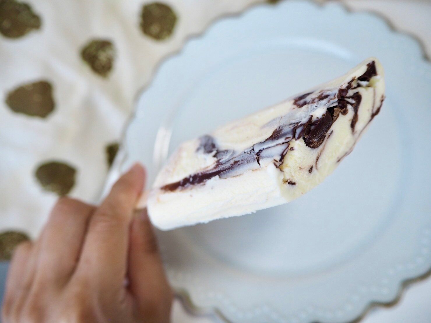 セブンイレブン「シャトレーゼ 濃いバッキー濃厚バニラ」断面写真