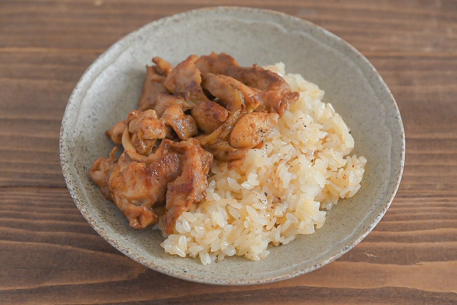 皿に盛られたケバブ丼