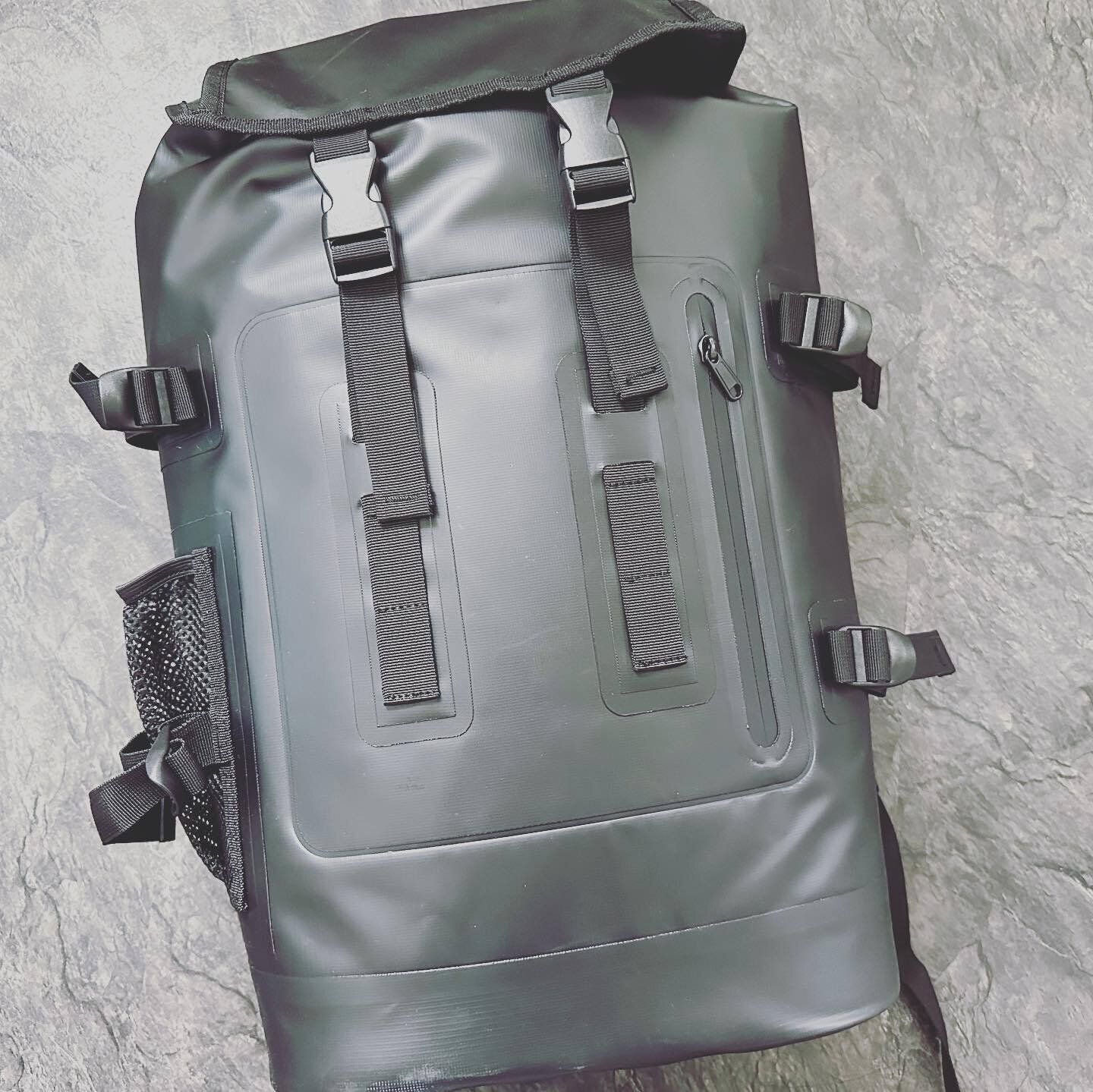 保温・保冷できる「防水サーモリュック」