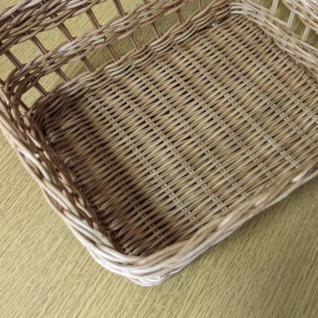 【3coins】どんな場所にも使える!シンプルなカゴ