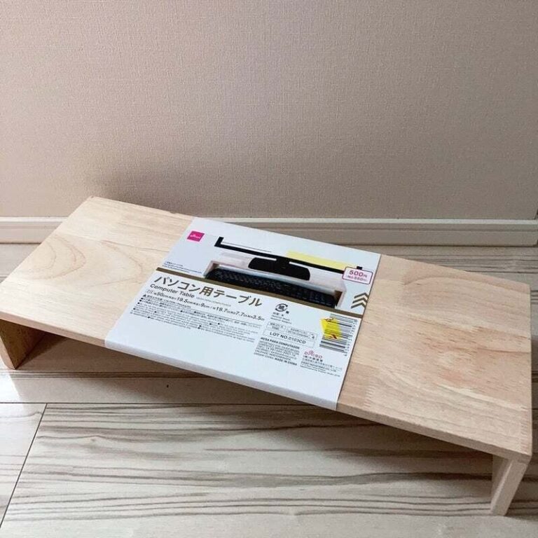 この値段でいいの？かなり使えるダイソーのパソコン用テーブル