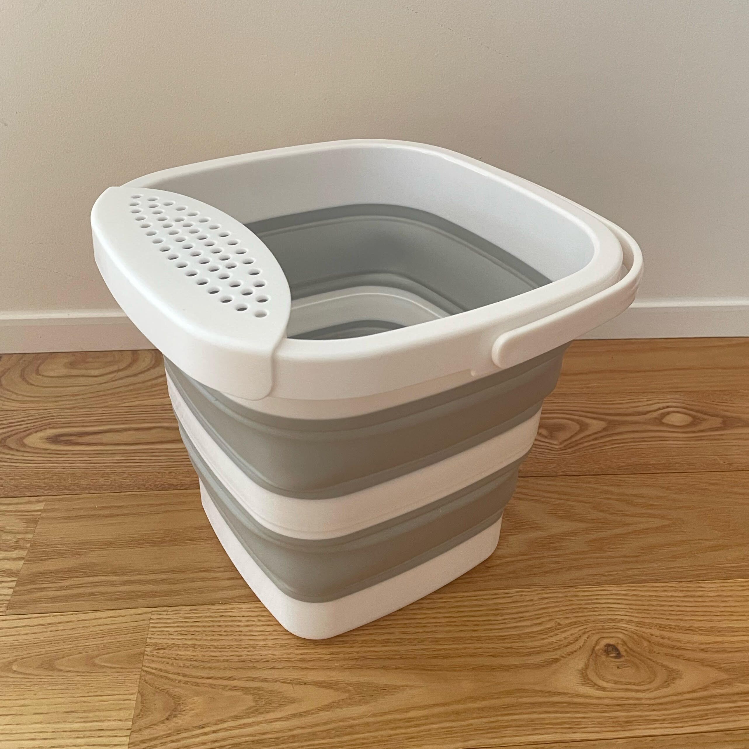 ダイソーの折りたたみバケツ(水切り付き)