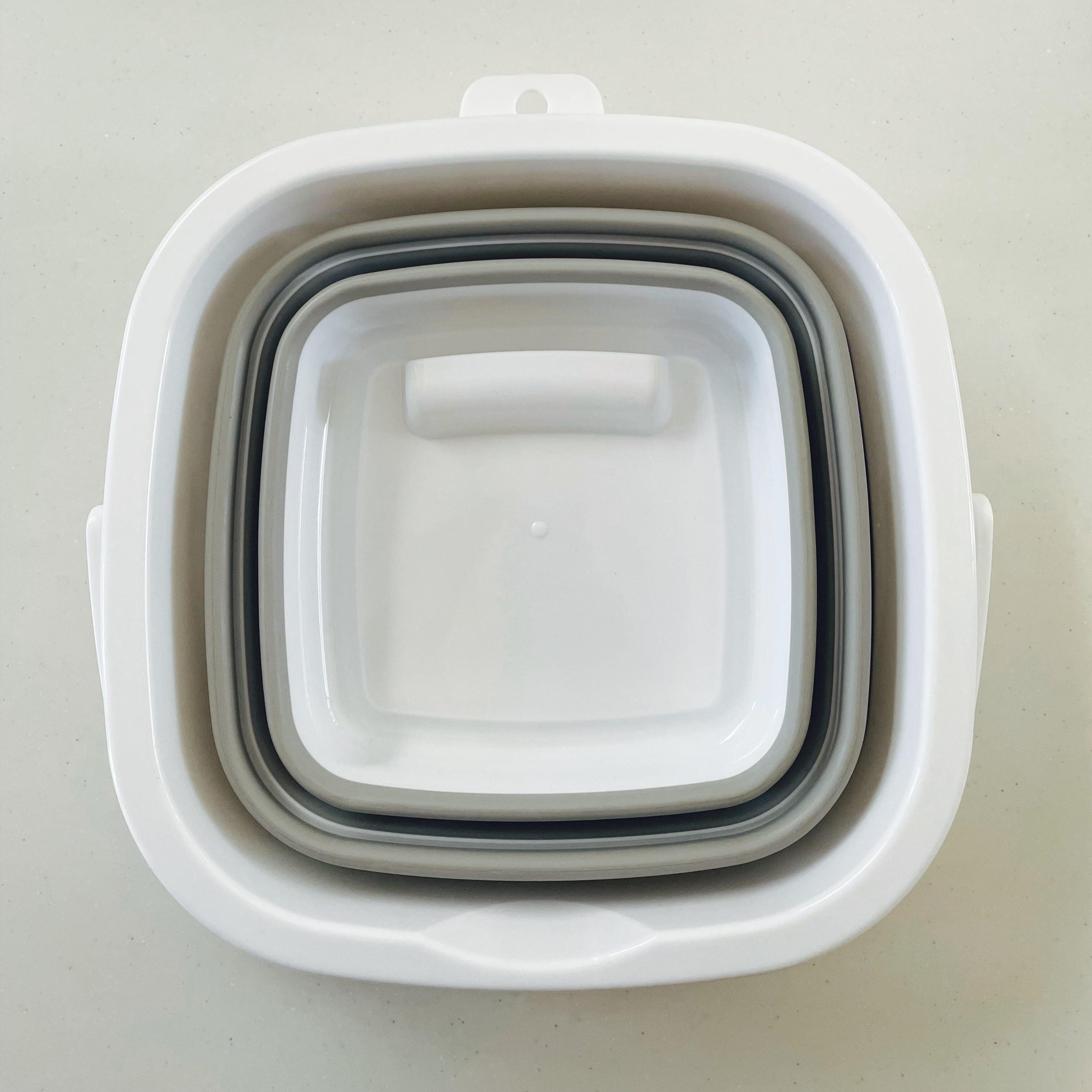 畳んだ状態の折りたたみバケツ