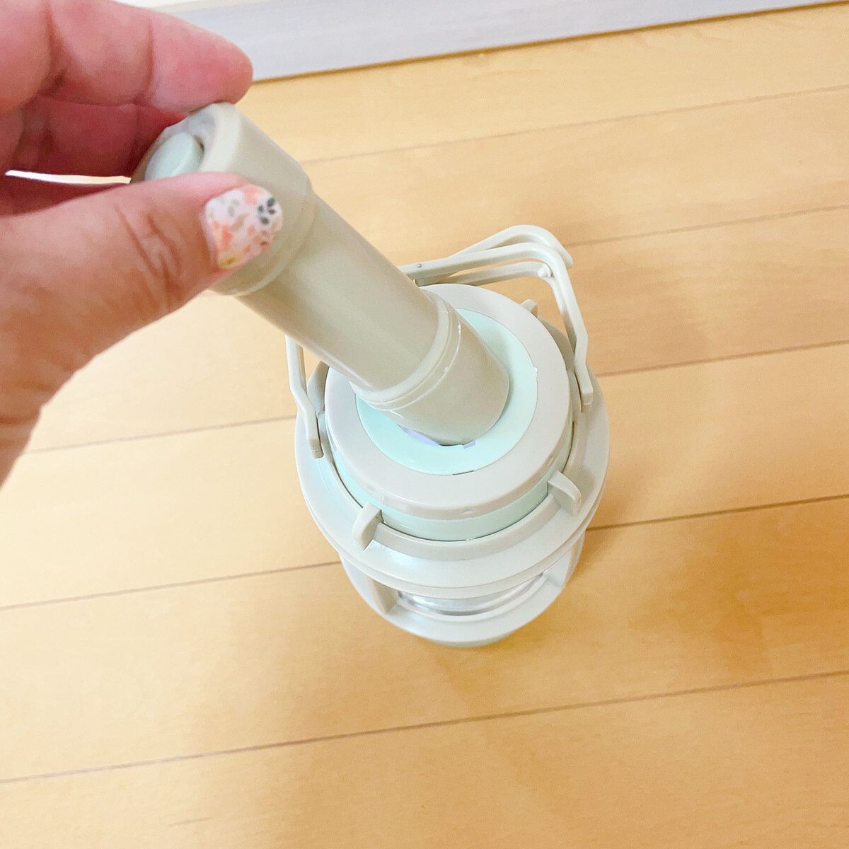 懐中電灯は本体に収納