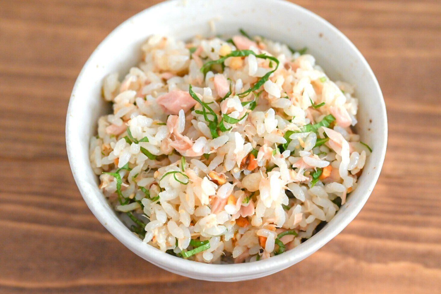 茶碗に盛られた混ぜごはん