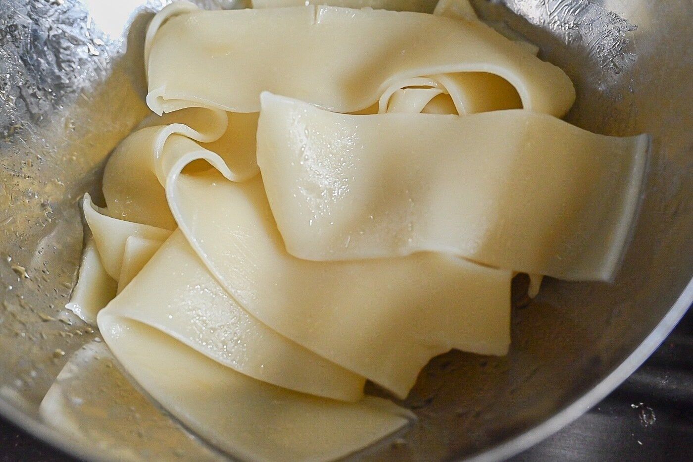 ボウルに入ったゆでたビャンビャン麺