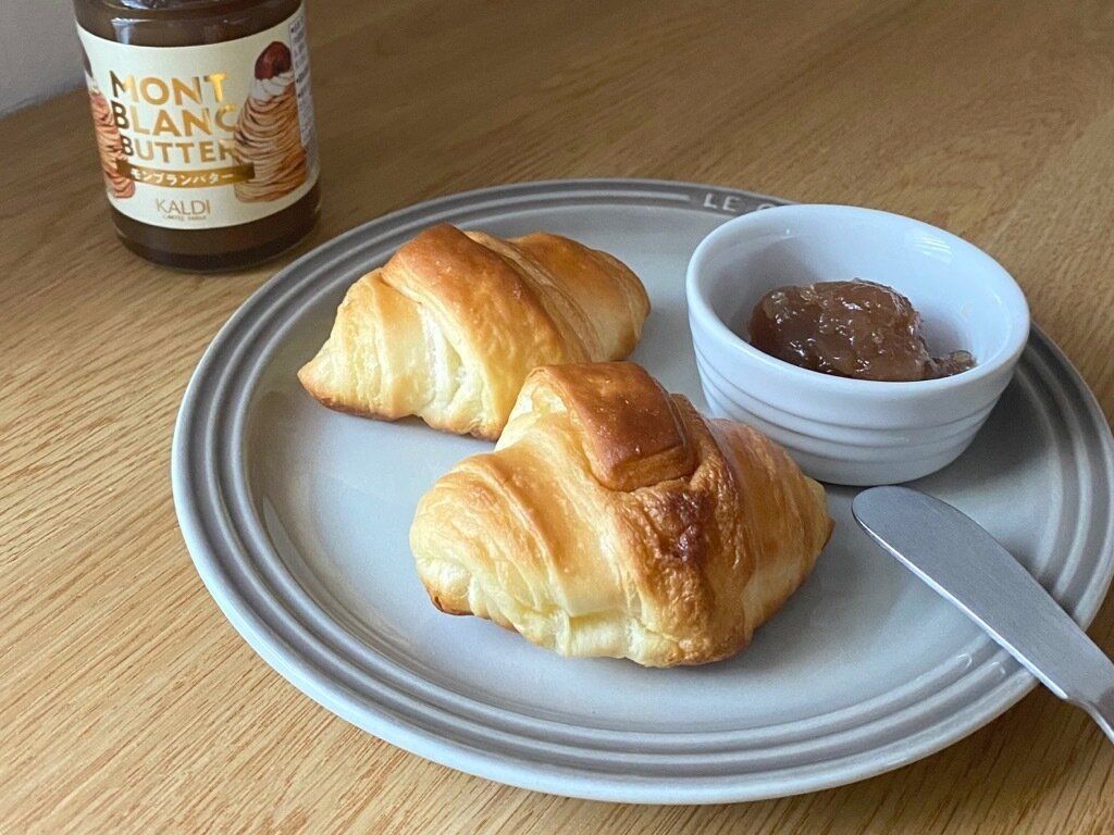 クロワッサンに塗ったモンブランバター