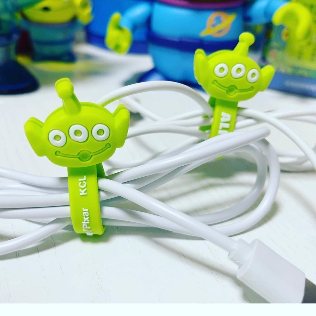 【セリア】ごちゃつくケーブルがスッキリまとまる