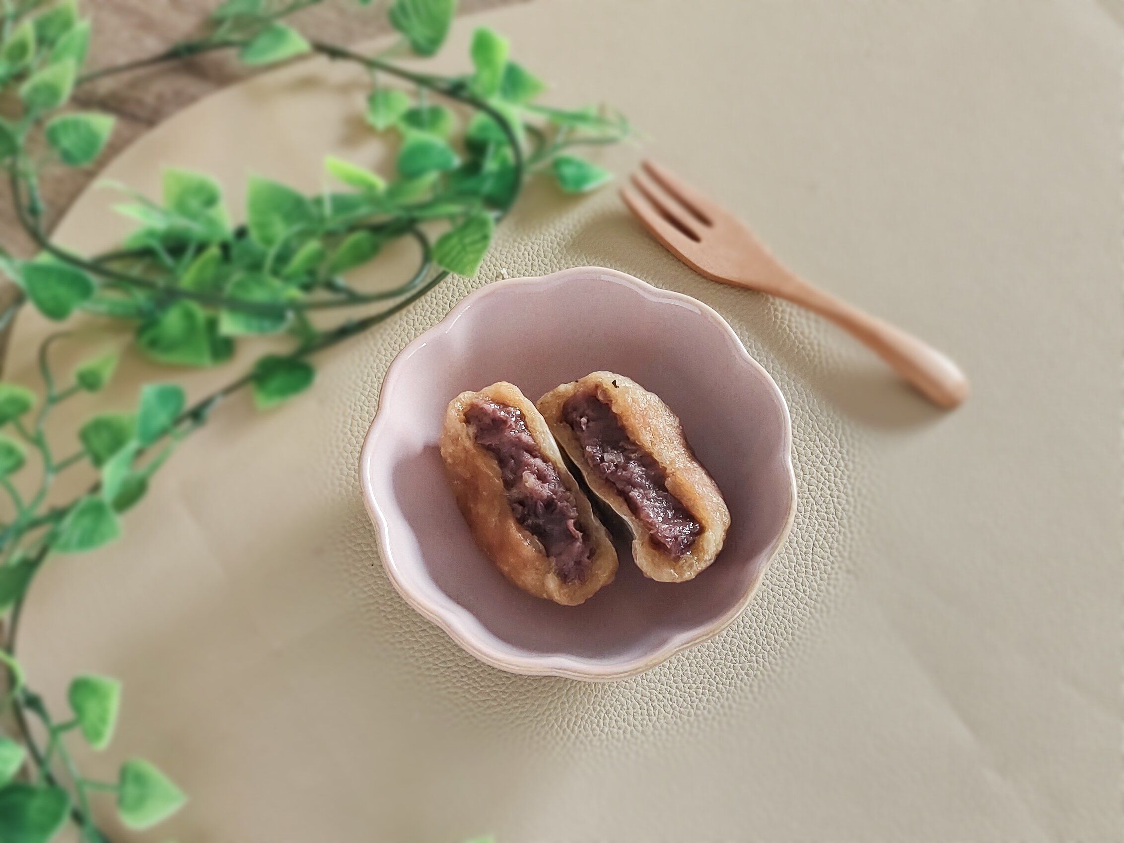 半分にするとくるみ入りのあんこがたっぷり！