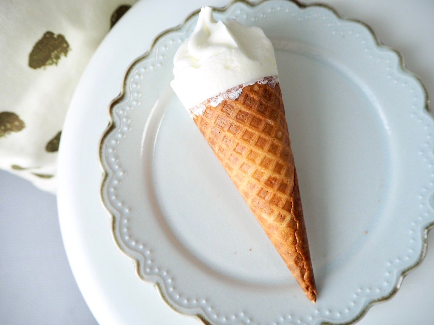 シャトレーゼ「フランス産3種のクリームチーズソフト」商品写真