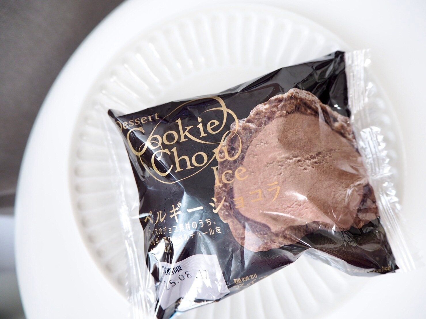 シャトレーゼ「DESSERTクッキーシューアイス ベルギーショコラ」商品写真