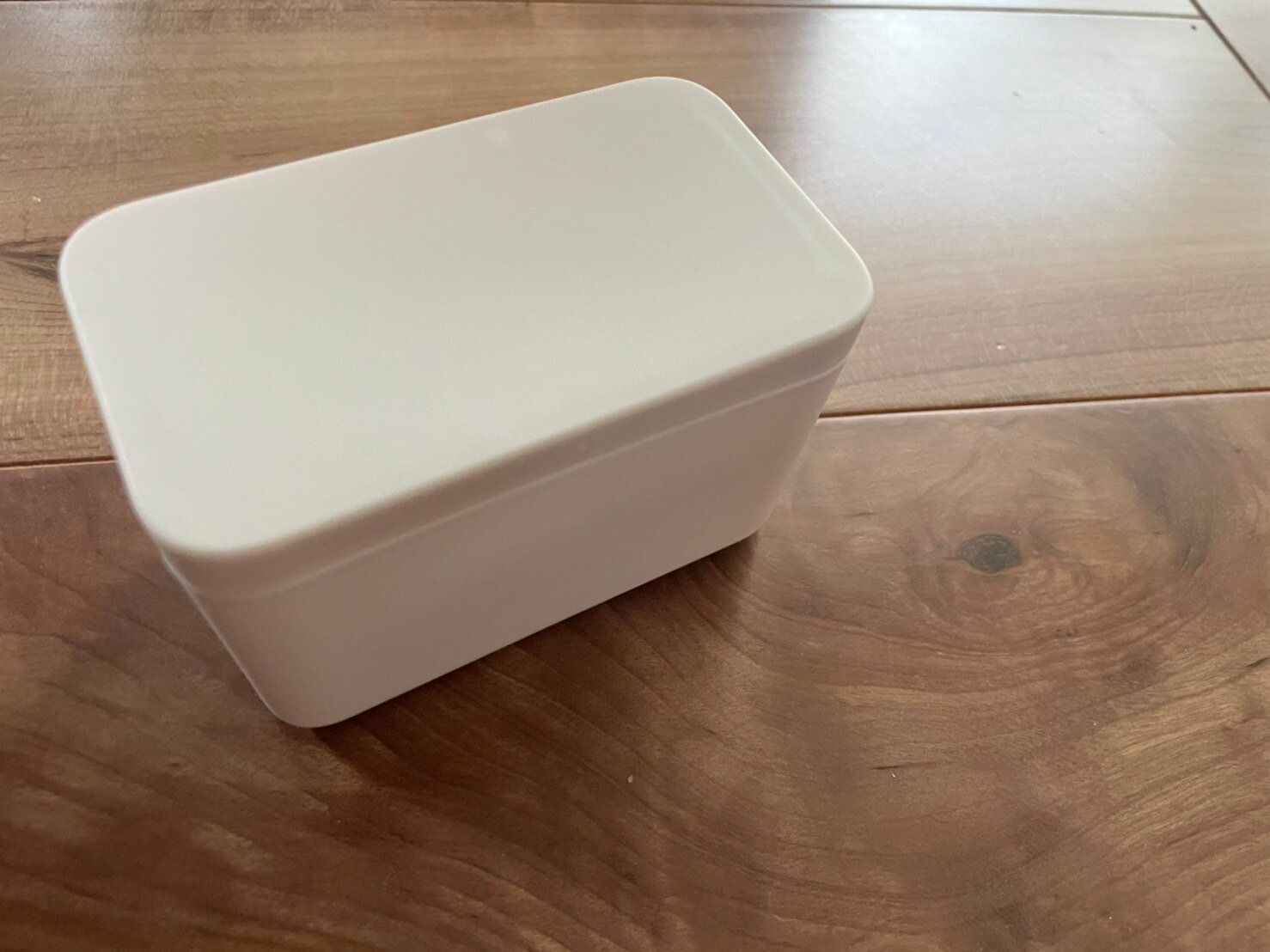 【セリア】一目で掃除用品とは分からないデザインが魅力！カーペットクリーナーが優秀