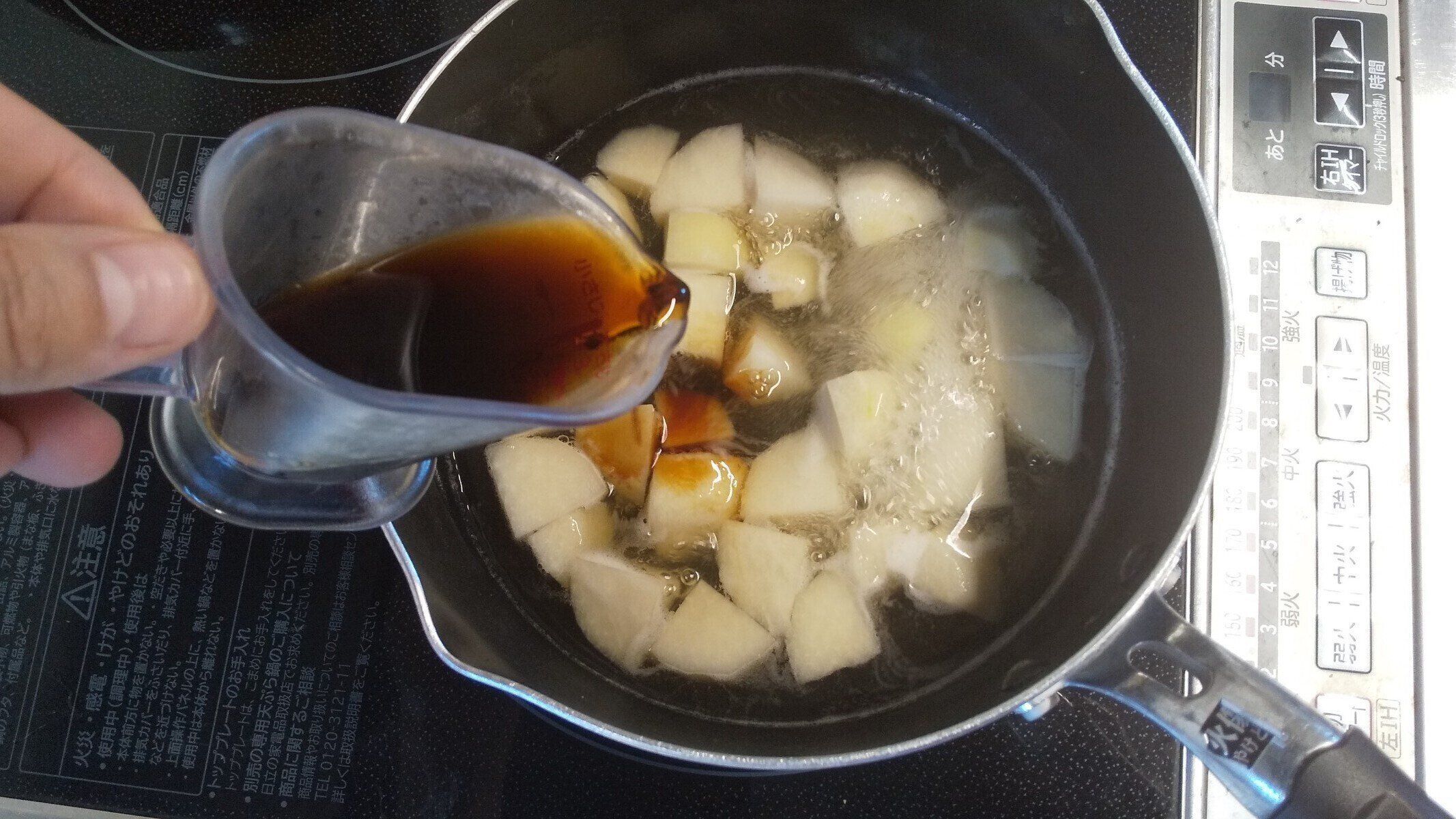 しょうゆを加えてさらに煮る